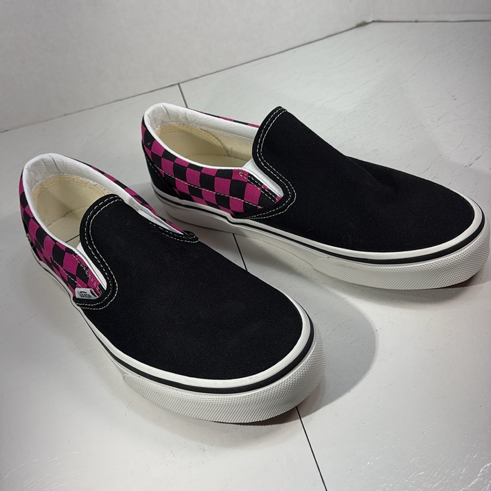 NWT Vans Classic Checkerboard Slip Ons in Raspberry and Black Women’s 7 - Picture 3 of 10